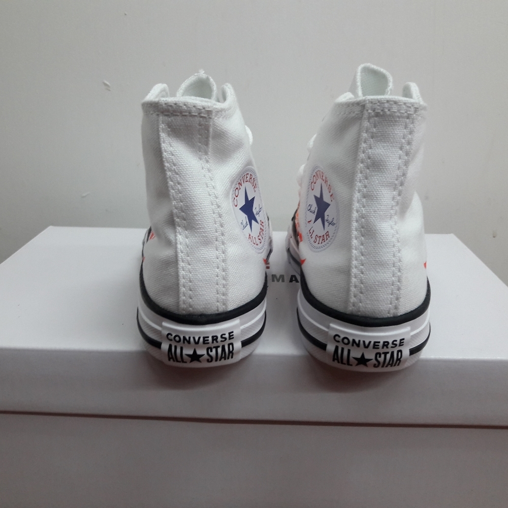 Converse - Picture 2 of 4